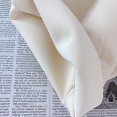 Loewe 罗意威 2026FW早秋新品 休闲直筒卫裤👖 把轻奢松弛感穿在身上,兼顾舒适与格调。 高克重针织面料,垂感在 Loewe 罗意威 2026FW早秋新品 休闲直筒卫裤👖 把轻奢松弛感穿在身上,兼顾舒适与格调。 高克重针织面料,垂感在