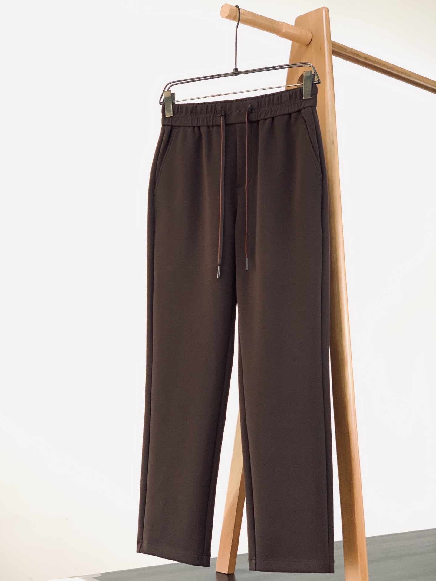 LoroPiana L.P FW早秋新品 Loro piana轻奢直筒休闲裤👖 高克重针织混纺面料，软糯垂顺，上身垂而不