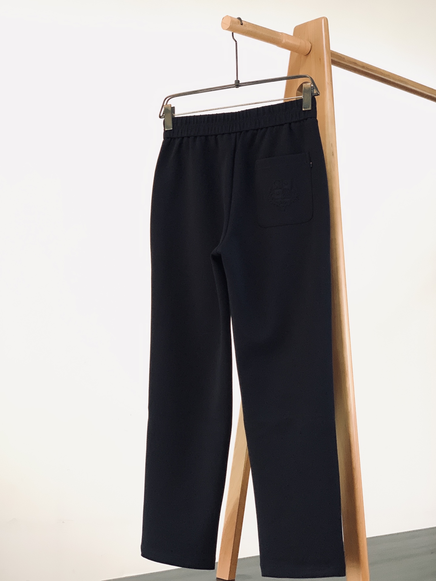 LoroPiana L.P FW早秋新品 Loro piana轻奢直筒休闲裤👖 高克重针织混纺面料，软糯垂顺，上身垂而不