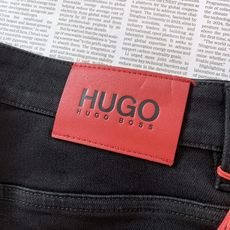 Hugo Boss 2026FW早秋新品 男士黑色牛仔裤👖 经典纯黑牛仔,高级感直接拉满💯 高弹牛仔面料,上身舒适无束缚 Hugo Boss 2026FW早秋新品 男士黑色牛仔裤👖 经典纯黑牛仔,高级感直接拉满💯 高弹牛仔面料,上身舒适无束缚