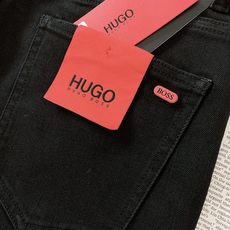 Hugo Boss 2026FW早秋新品 男士黑色牛仔裤👖 经典纯黑牛仔,高级感直接拉满💯 高弹牛仔面料,上身舒适无束缚 Hugo Boss 2026FW早秋新品 男士黑色牛仔裤👖 经典纯黑牛仔,高级感直接拉满💯 高弹牛仔面料,上身舒适无束缚