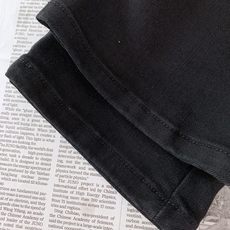 Hugo Boss 2026FW早秋新品 男士黑色牛仔裤👖 经典纯黑牛仔,高级感直接拉满💯 高弹牛仔面料,上身舒适无束缚 Hugo Boss 2026FW早秋新品 男士黑色牛仔裤👖 经典纯黑牛仔,高级感直接拉满💯 高弹牛仔面料,上身舒适无束缚