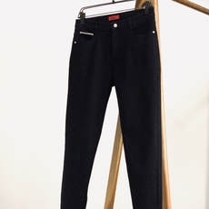 Hugo Boss 2026FW早秋新品 男士黑色牛仔裤👖 经典纯黑牛仔,高级感直接拉满💯 高弹牛仔面料,上身舒适无束缚 Hugo Boss 2026FW早秋新品 男士黑色牛仔裤👖 经典纯黑牛仔,高级感直接拉满💯 高弹牛仔面料,上身舒适无束缚