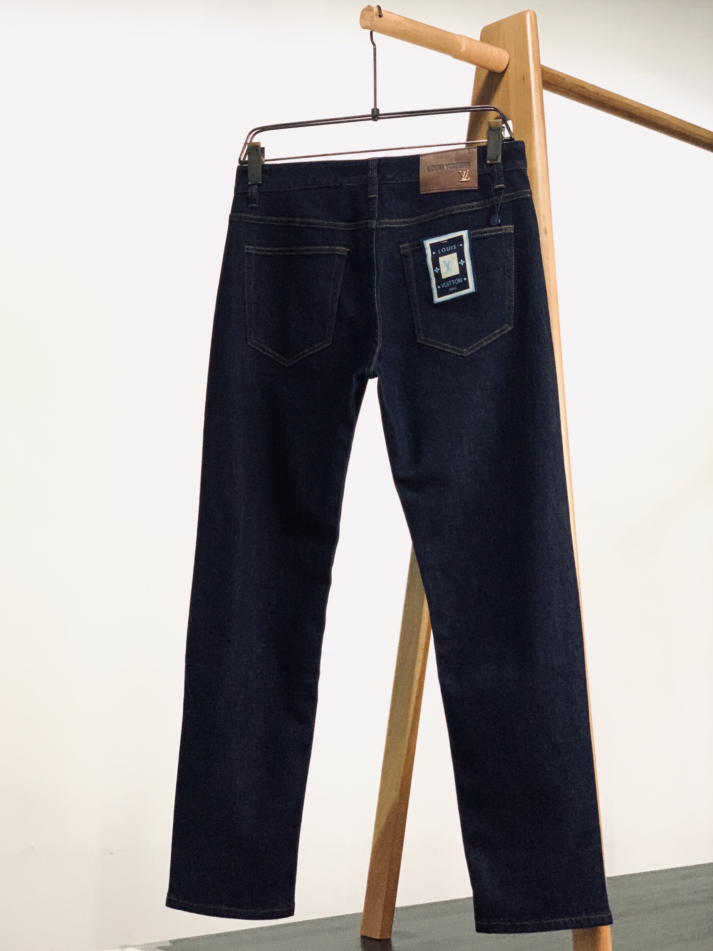 LouisVuitton 路易威登 2026FW早秋新品 男士原色直筒牛仔裤👖 高阶原色丹宁,低调内敛的奢华质感 重磅原 LouisVuitton 路易威登 2026FW早秋新品 男士原色直筒牛仔裤👖 高阶原色丹宁,低调内敛的奢华质感 重磅原