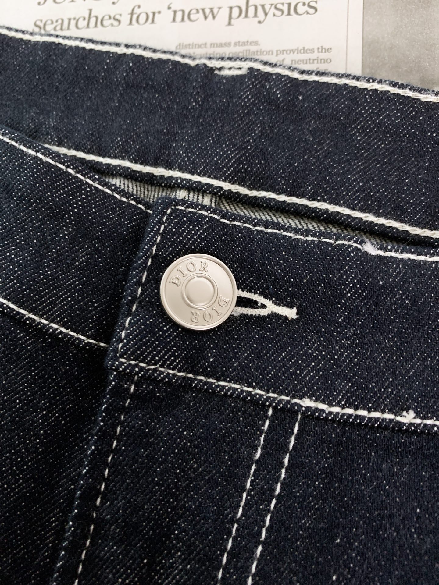 Dior Homme 迪奥·桀傲 2026FW早秋新品 原色直筒牛仔裤👖 重磅原厂丹宁原色面料,深邃藏青原牛色调,棉质面 Dior Homme 迪奥·桀傲 2026FW早秋新品 原色直筒牛仔裤👖 重磅原厂丹宁原色面料,深邃藏青原牛色调,棉质面