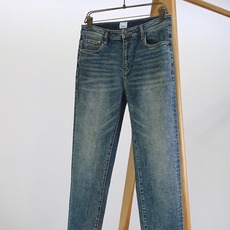 Burberry 巴宝莉 2026FW早秋新品 复古水洗牛仔裤👖 重磅牛仔面料,专属石洗做旧水洗,复古蓝调氛围感直接拉满 Burberry 巴宝莉 2026FW早秋新品 复古水洗牛仔裤👖 重磅牛仔面料,专属石洗做旧水洗,复古蓝调氛围感直接拉满