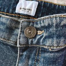 Burberry 巴宝莉 2026FW早秋新品 复古水洗牛仔裤👖 重磅牛仔面料,专属石洗做旧水洗,复古蓝调氛围感直接拉满 Burberry 巴宝莉 2026FW早秋新品 复古水洗牛仔裤👖 重磅牛仔面料,专属石洗做旧水洗,复古蓝调氛围感直接拉满