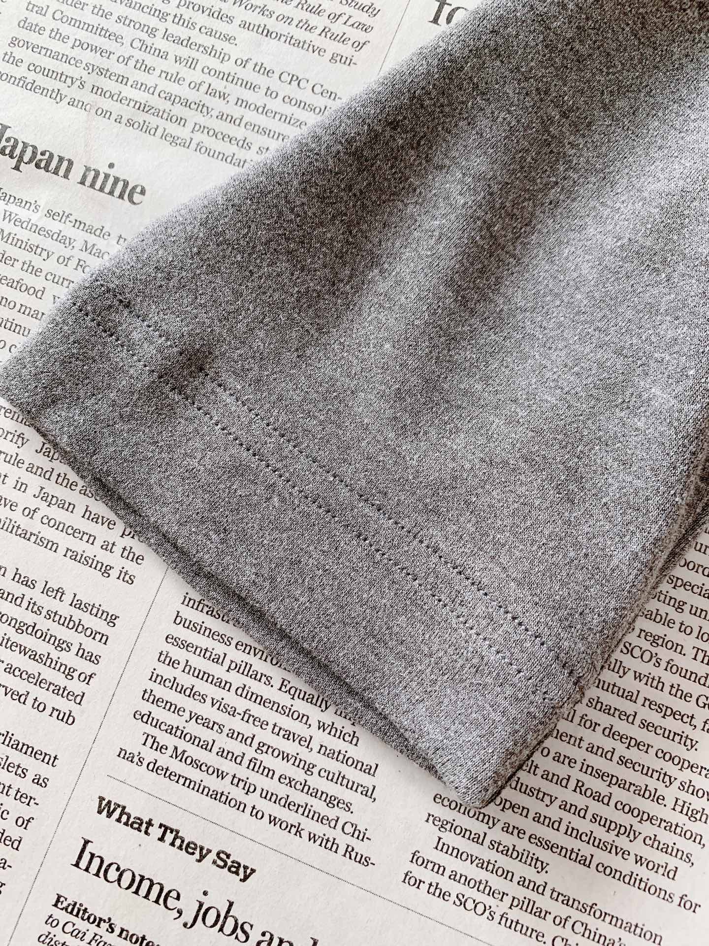 Moncler 蒙口 2026FW早秋新品 经典长袖打底长袖T恤 永不过时的轻奢基础款,一件解锁N种穿搭方式。 优质长绒 Moncler 蒙口 2026FW早秋新品 经典长袖打底长袖T恤 永不过时的轻奢基础款,一件解锁N种穿搭方式。 优质长绒