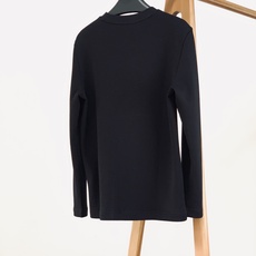 Prada 普拉达 2026FW早秋新品 经典长袖打底长袖T恤 永不过时的轻奢基础款,一件解锁N种穿搭方式。 优质长绒棉 Prada 普拉达 2026FW早秋新品 经典长袖打底长袖T恤 永不过时的轻奢基础款,一件解锁N种穿搭方式。 优质长绒棉