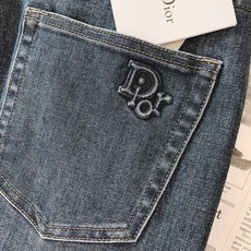Dior Homme 迪奥·桀傲 2026FW早秋新品 复古水洗直筒牛仔裤|低调的轻奢质感 高级复古水洗丹宁,柔和深蓝色 Dior Homme 迪奥·桀傲 2026FW早秋新品 复古水洗直筒牛仔裤|低调的轻奢质感 高级复古水洗丹宁,柔和深蓝色