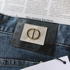 Dior Homme 迪奥·桀傲 2026FW早秋新品 复古水洗直筒牛仔裤|低调的轻奢质感 高级复古水洗丹宁,柔和深蓝色 Dior Homme 迪奥·桀傲 2026FW早秋新品 复古水洗直筒牛仔裤|低调的轻奢质感 高级复古水洗丹宁,柔和深蓝色