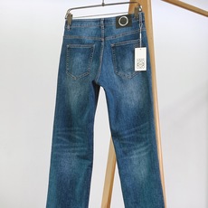 Loewe 罗意威 2026FW早秋新品 水洗直筒牛仔裤👖 永不过时的经典丹宁,复古水洗蓝色调,氛围感拉满。 利落直筒剪 Loewe 罗意威 2026FW早秋新品 水洗直筒牛仔裤👖 永不过时的经典丹宁,复古水洗蓝色调,氛围感拉满。 利落直筒剪