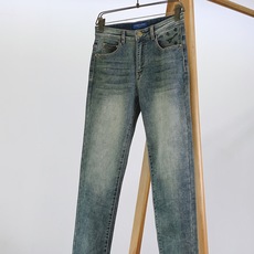 LouisVuitton 路易威登 2026FW早秋新品 复古刺绣直筒牛仔裤👖 重磅水洗牛仔面料,经过复古石洗工艺打磨, LouisVuitton 路易威登 2026FW早秋新品 复古刺绣直筒牛仔裤👖 重磅水洗牛仔面料,经过复古石洗工艺打磨,