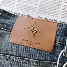 LouisVuitton 路易威登 2026FW早秋新品 复古水洗牛仔裤👖 重磅牛仔面料经过重工水洗打磨 柔和复古蓝调, LouisVuitton 路易威登 2026FW早秋新品 复古水洗牛仔裤👖 重磅牛仔面料经过重工水洗打磨 柔和复古蓝调,