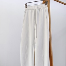 Maison Margiela MM6 马丁马吉拉 2026FW早秋新品 弯刀休闲卫裤👖 松弛感穿搭的天花板 高垂感针织 Maison Margiela MM6 马丁马吉拉 2026FW早秋新品 弯刀休闲卫裤👖 松弛感穿搭的天花板 高垂感针织