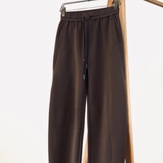 Maison Margiela MM6 马丁马吉拉 2026FW早秋新品 弯刀休闲卫裤👖 松弛感穿搭的天花板 高垂感针织 Maison Margiela MM6 马丁马吉拉 2026FW早秋新品 弯刀休闲卫裤👖 松弛感穿搭的天花板 高垂感针织
