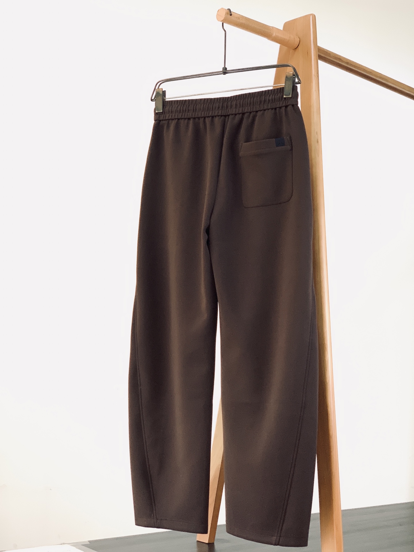 Maison Margiela MM6 马丁马吉拉 2026FW早秋新品 弯刀休闲卫裤👖 松弛感穿搭的天花板 高垂感针织