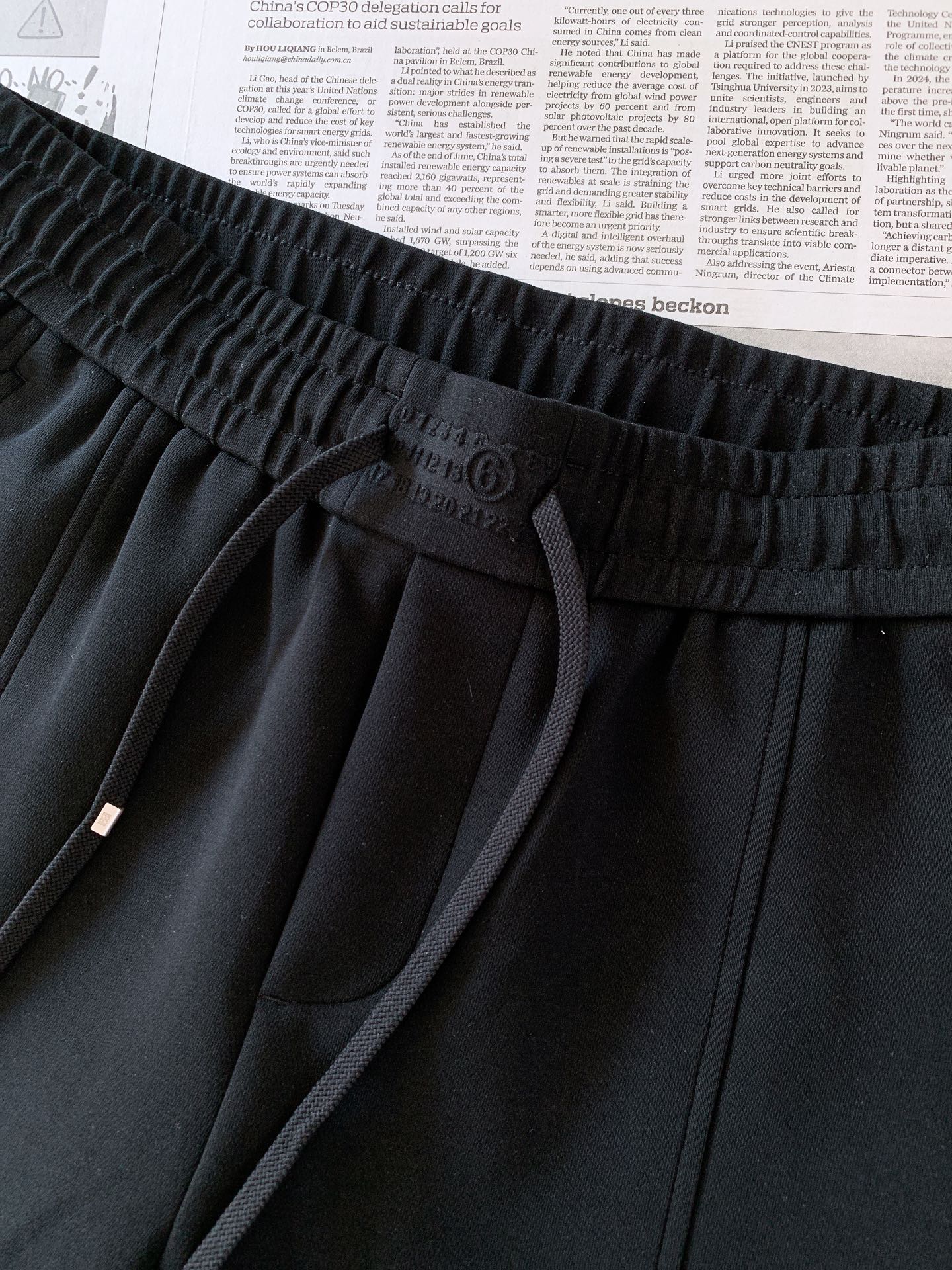 Maison Margiela MM6 马丁马吉拉 2026FW早秋新品 弯刀休闲卫裤👖 松弛感穿搭的天花板 高垂感针织
