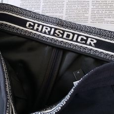 Dior Homme 迪奥·桀傲 2026FW早秋新品 经典蜜蜂🐝刺绣直筒休闲裤 高品质垂感针织面料,软糯亲肤,垂而不塌 Dior Homme 迪奥·桀傲 2026FW早秋新品 经典蜜蜂🐝刺绣直筒休闲裤 高品质垂感针织面料,软糯亲肤,垂而不塌