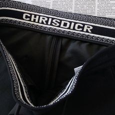 Dior Homme 迪奥·桀傲 2026FW早秋新品 经典蜜蜂🐝刺绣直筒休闲裤 高品质垂感针织面料,软糯亲肤,垂而不塌 Dior Homme 迪奥·桀傲 2026FW早秋新品 经典蜜蜂🐝刺绣直筒休闲裤 高品质垂感针织面料,软糯亲肤,垂而不塌
