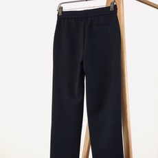 Dior Homme 迪奥·桀傲 2026FW早秋新品 经典蜜蜂🐝刺绣直筒休闲裤 高品质垂感针织面料,软糯亲肤,垂而不塌 Dior Homme 迪奥·桀傲 2026FW早秋新品 经典蜜蜂🐝刺绣直筒休闲裤 高品质垂感针织面料,软糯亲肤,垂而不塌