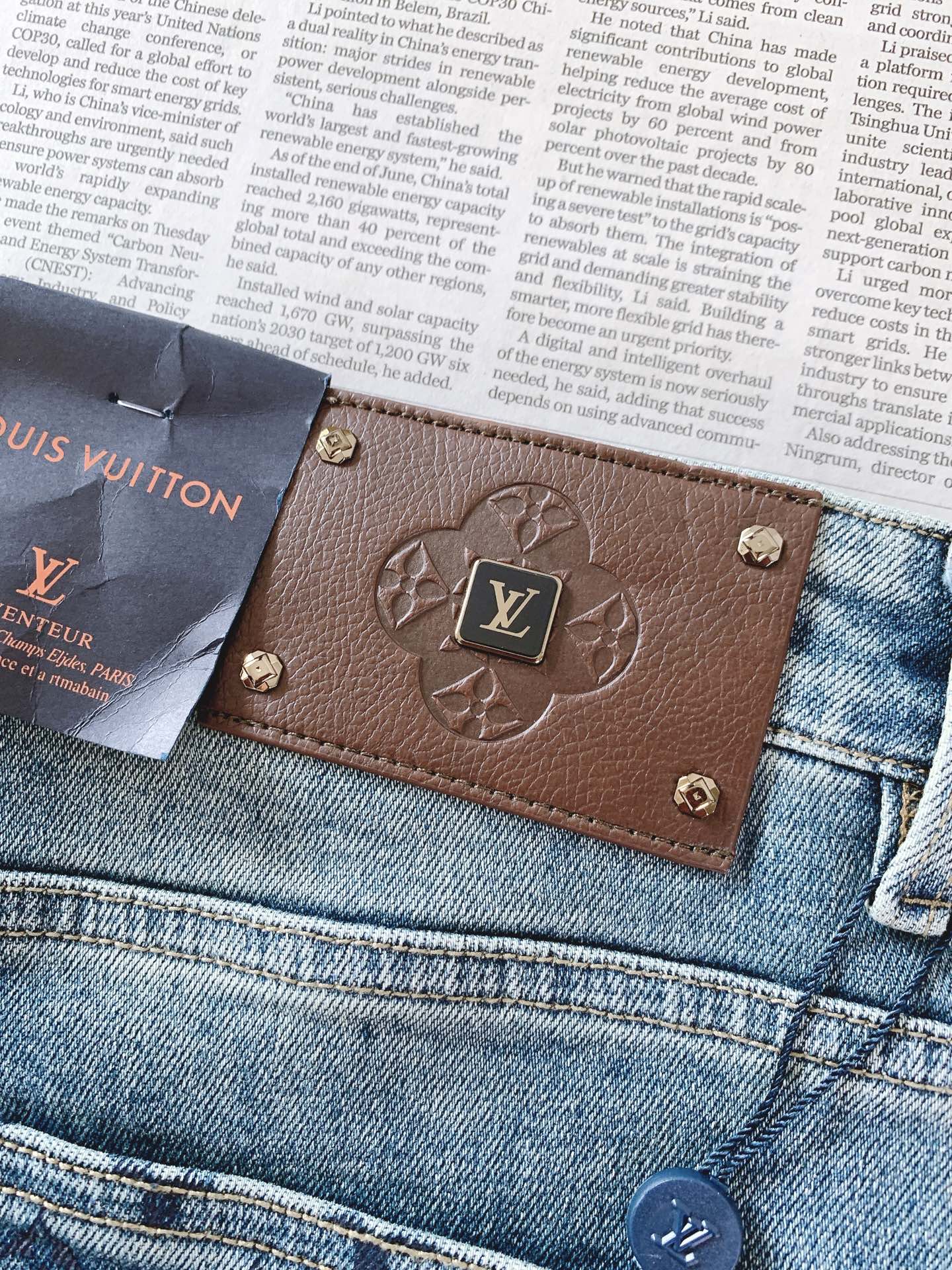 LouisVuitton 路易威登 2026FW早秋新品 复古水洗老花牛仔裤👖 高级水洗做旧牛仔蓝，把复古氛围感直接拉满