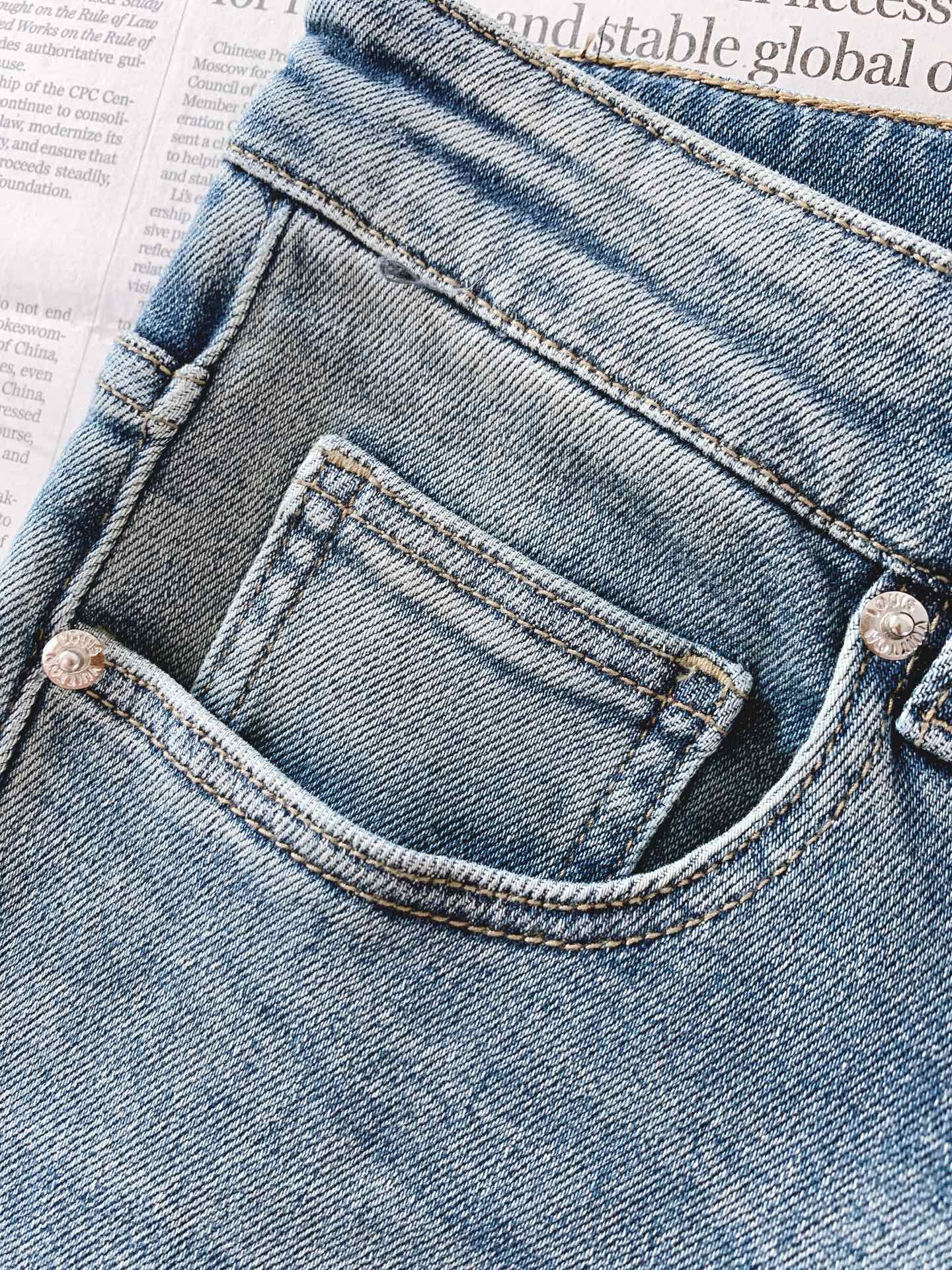 LouisVuitton 路易威登 2026FW早秋新品 复古水洗老花牛仔裤👖 高级水洗做旧牛仔蓝，把复古氛围感直接拉满