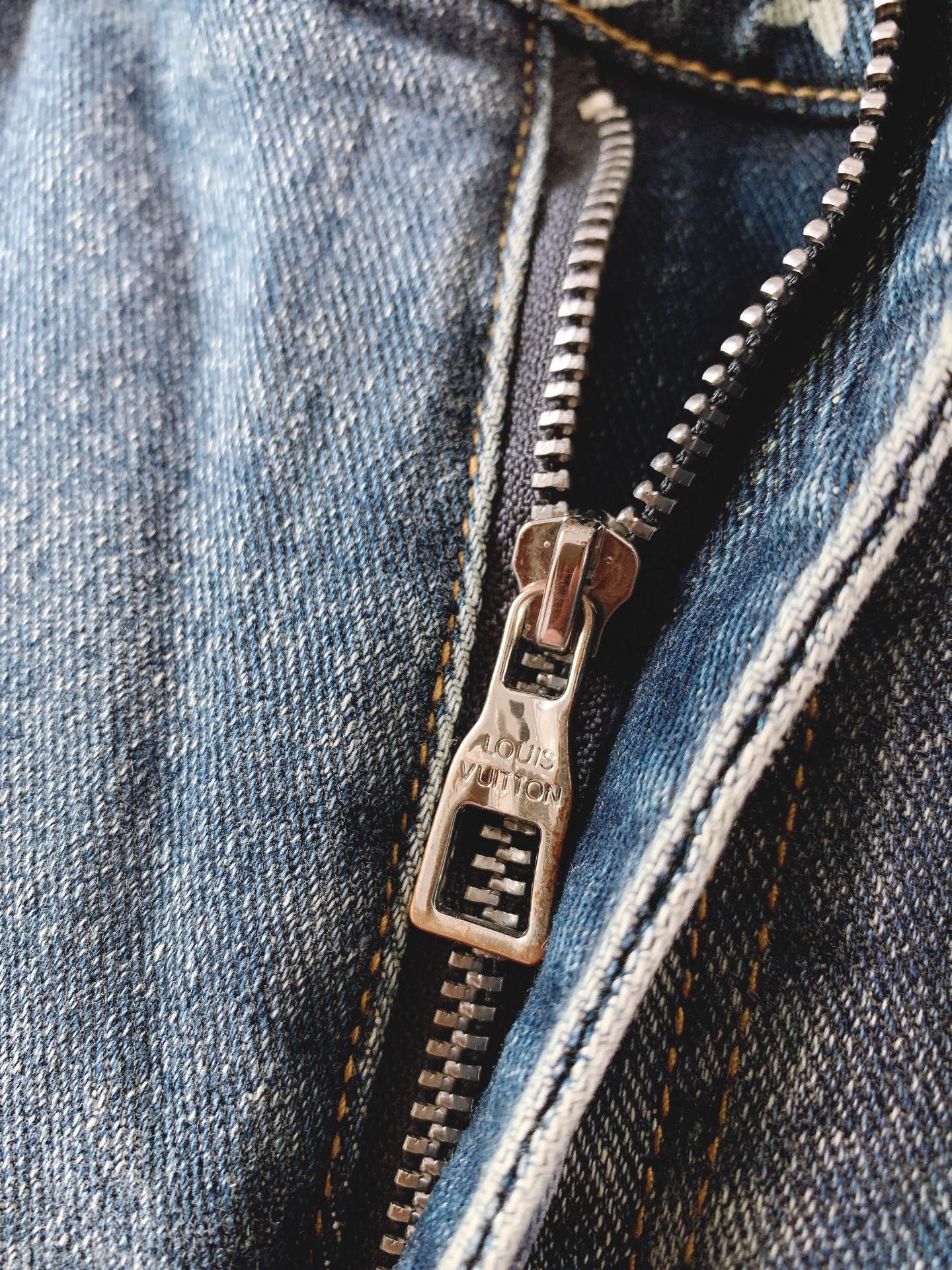 LouisVuitton 路易威登 2026FW早秋新品 复古老花牛仔裤👖 重磅水洗牛仔料子，复古做旧蓝调高级耐看 腰间