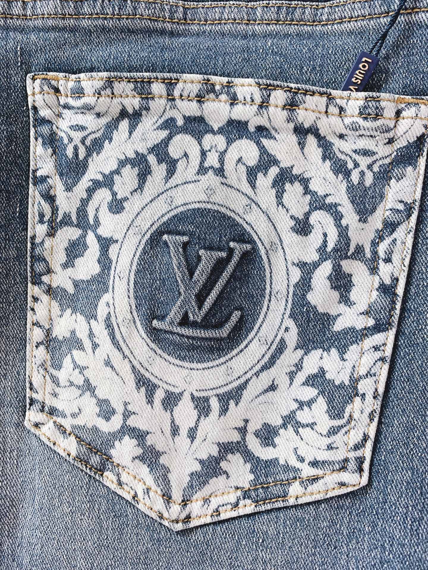 LouisVuitton 路易威登 2026FW早秋新品 复古老花牛仔裤👖 重磅水洗牛仔料子，复古做旧蓝调高级耐看 腰间