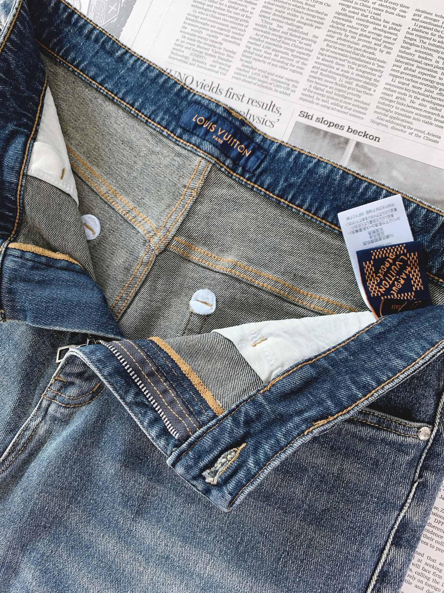 LouisVuitton 路易威登 2026FW早秋新品 复古老花牛仔裤👖 重磅水洗牛仔料子，复古做旧蓝调高级耐看 腰间