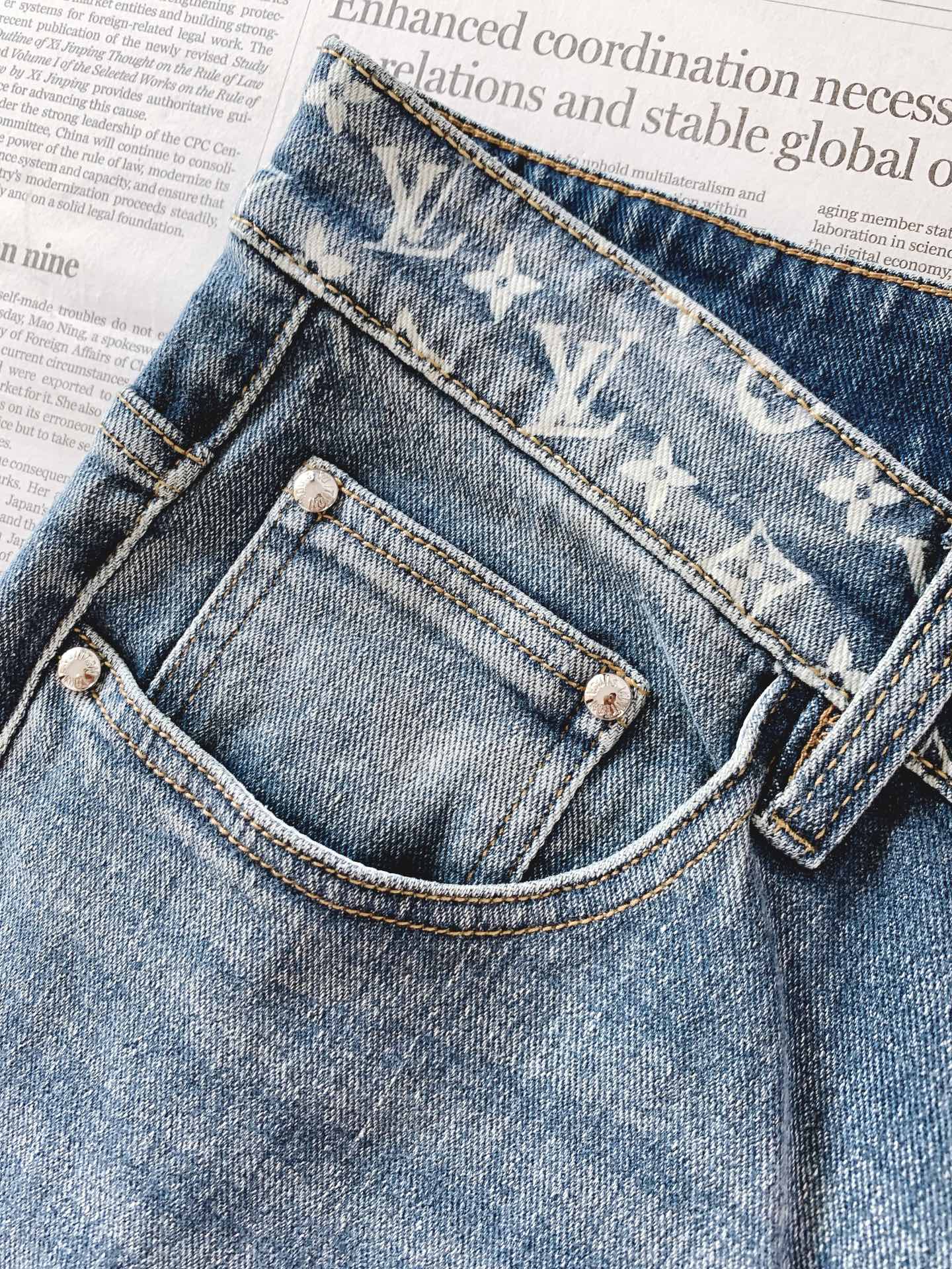 LouisVuitton 路易威登 2026FW早秋新品 复古老花牛仔裤👖 重磅水洗牛仔料子，复古做旧蓝调高级耐看 腰间