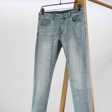 LouisVuitton 路易威登 2026FW早秋新品 刺绣水洗牛仔裤👖 高级浅蓝水洗色调,复古氛围感拉满。 甄选重磅 LouisVuitton 路易威登 2026FW早秋新品 刺绣水洗牛仔裤👖 高级浅蓝水洗色调,复古氛围感拉满。 甄选重磅