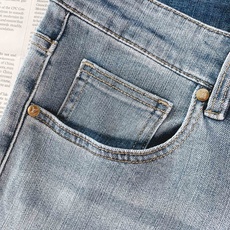 LouisVuitton 路易威登 2026FW早秋新品 刺绣水洗牛仔裤👖 高级浅蓝水洗色调,复古氛围感拉满。 甄选重磅 LouisVuitton 路易威登 2026FW早秋新品 刺绣水洗牛仔裤👖 高级浅蓝水洗色调,复古氛围感拉满。 甄选重磅