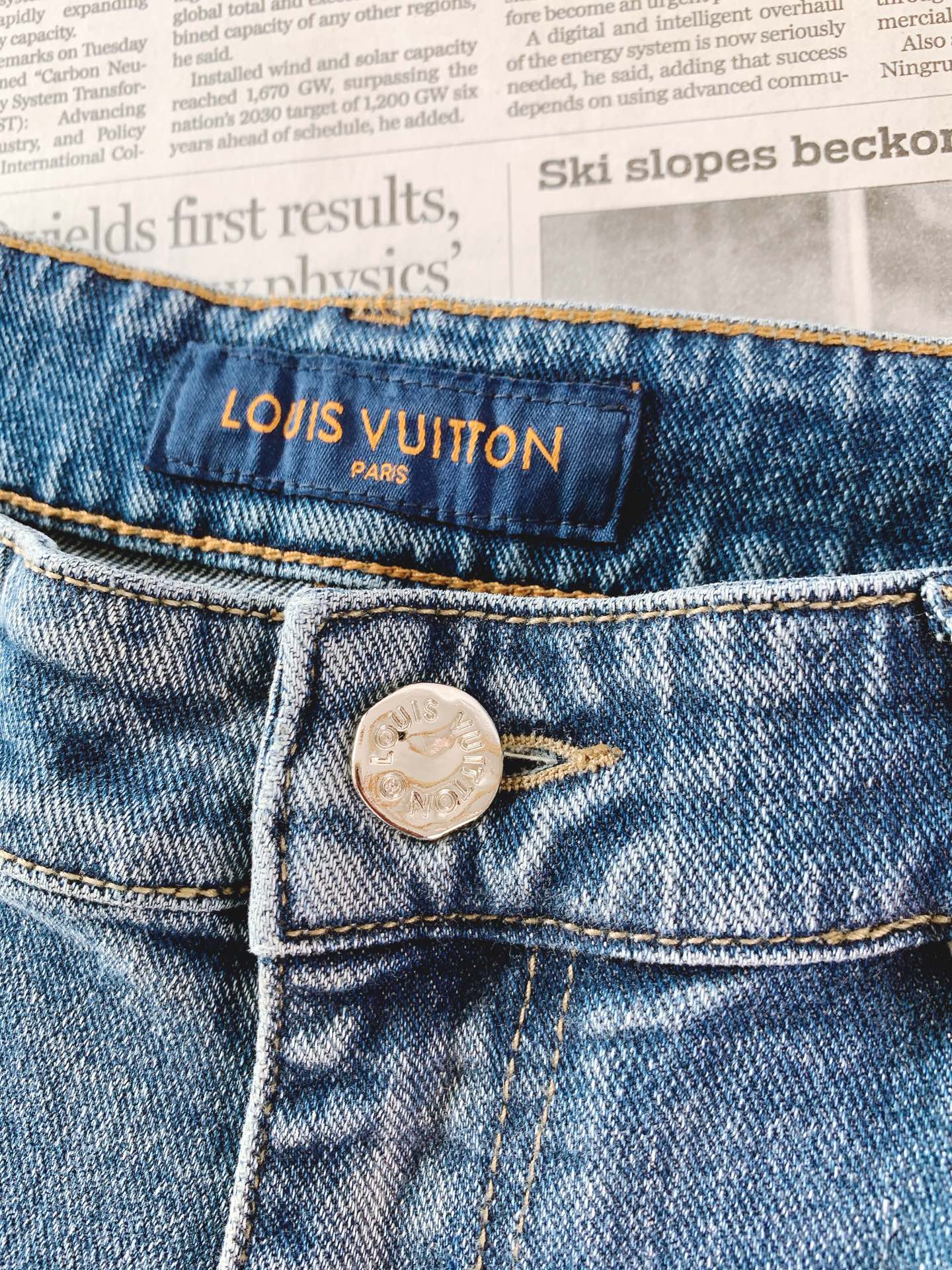 LouisVuitton 路易威登 2026FW早秋新品 老花印花牛仔裤👖 复古渐变水洗蓝，质感高级耐看。甄选重磅牛仔面