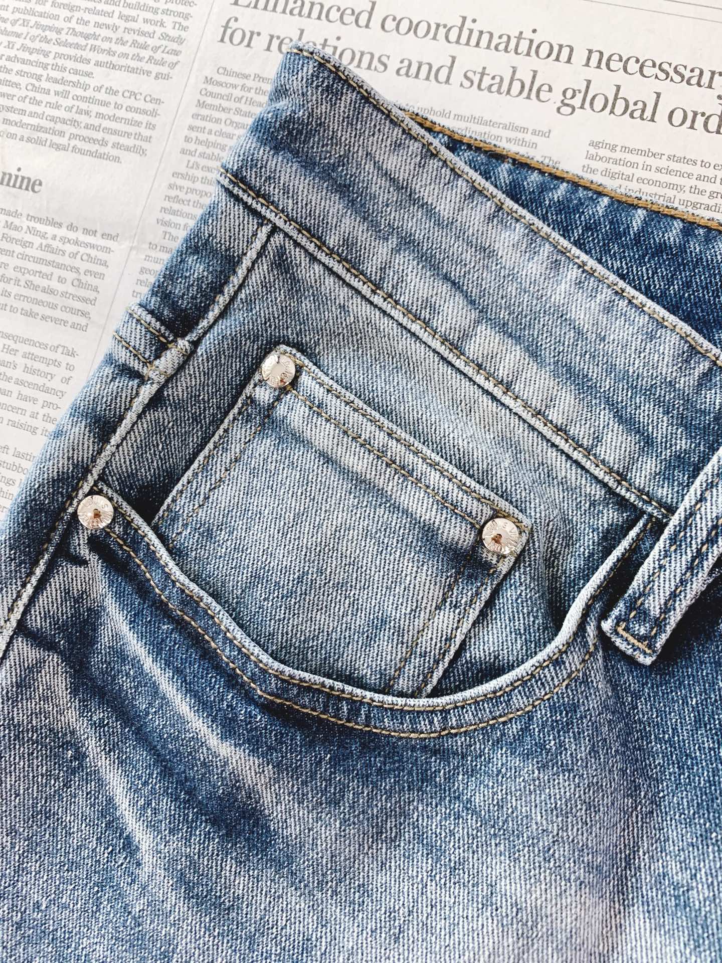 LouisVuitton 路易威登 2026FW早秋新品 老花印花牛仔裤👖 复古渐变水洗蓝，质感高级耐看。甄选重磅牛仔面
