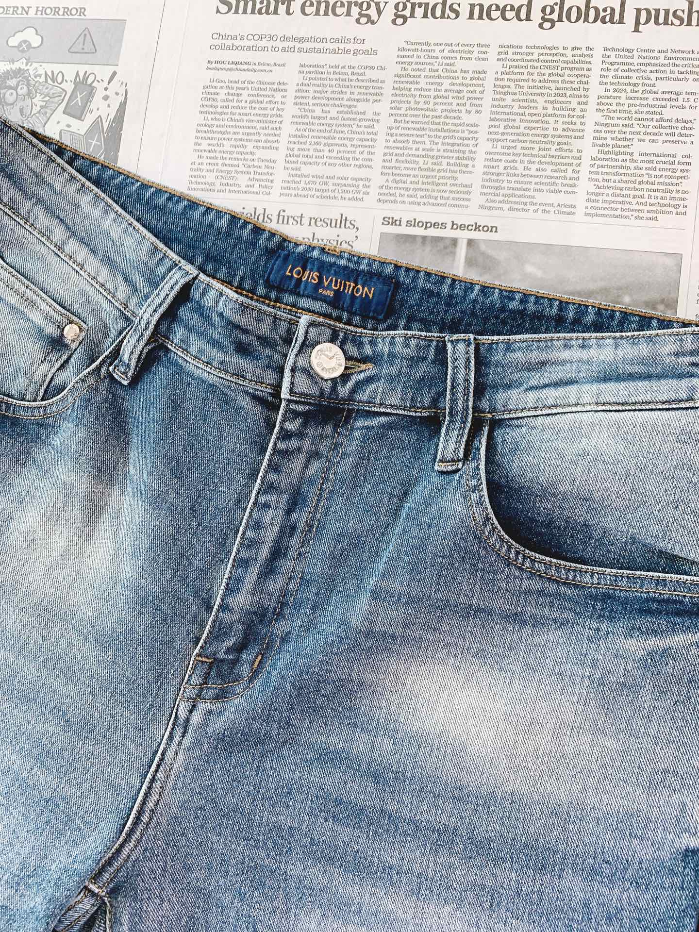 LouisVuitton 路易威登 2026FW早秋新品 老花印花牛仔裤👖 复古渐变水洗蓝，质感高级耐看。甄选重磅牛仔面