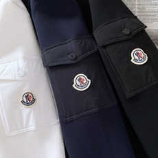 Moncler 蒙口 2026FW早秋新品 休闲圆领卫衣 永不过时的轻奢休闲单品 高克重空气层面料,上身软糯顺滑 锁温透 Moncler 蒙口 2026FW早秋新品 休闲圆领卫衣 永不过时的轻奢休闲单品 高克重空气层面料,上身软糯顺滑 锁温透