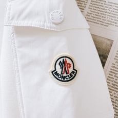 Moncler 蒙口 2026FW早秋新品 休闲圆领卫衣 永不过时的轻奢休闲单品 高克重空气层面料,上身软糯顺滑 锁温透 Moncler 蒙口 2026FW早秋新品 休闲圆领卫衣 永不过时的轻奢休闲单品 高克重空气层面料,上身软糯顺滑 锁温透