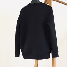 Moncler 蒙口 2026FW早秋新品 休闲圆领卫衣 永不过时的轻奢休闲单品 高克重空气层面料,上身软糯顺滑 锁温透 Moncler 蒙口 2026FW早秋新品 休闲圆领卫衣 永不过时的轻奢休闲单品 高克重空气层面料,上身软糯顺滑 锁温透