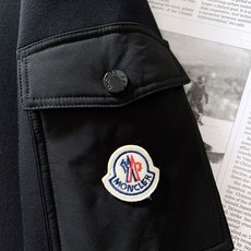 Moncler 蒙口 2026FW早秋新品 休闲圆领卫衣 永不过时的轻奢休闲单品 高克重空气层面料,上身软糯顺滑 锁温透 Moncler 蒙口 2026FW早秋新品 休闲圆领卫衣 永不过时的轻奢休闲单品 高克重空气层面料,上身软糯顺滑 锁温透