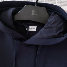 Moncler 蒙口 2026FW早秋新品 纯色太空棉连帽卫衣 高级永不过时的基础款,低调奢感拿捏。 高克重空气层面料, Moncler 蒙口 2026FW早秋新品 纯色太空棉连帽卫衣 高级永不过时的基础款,低调奢感拿捏。 高克重空气层面料,