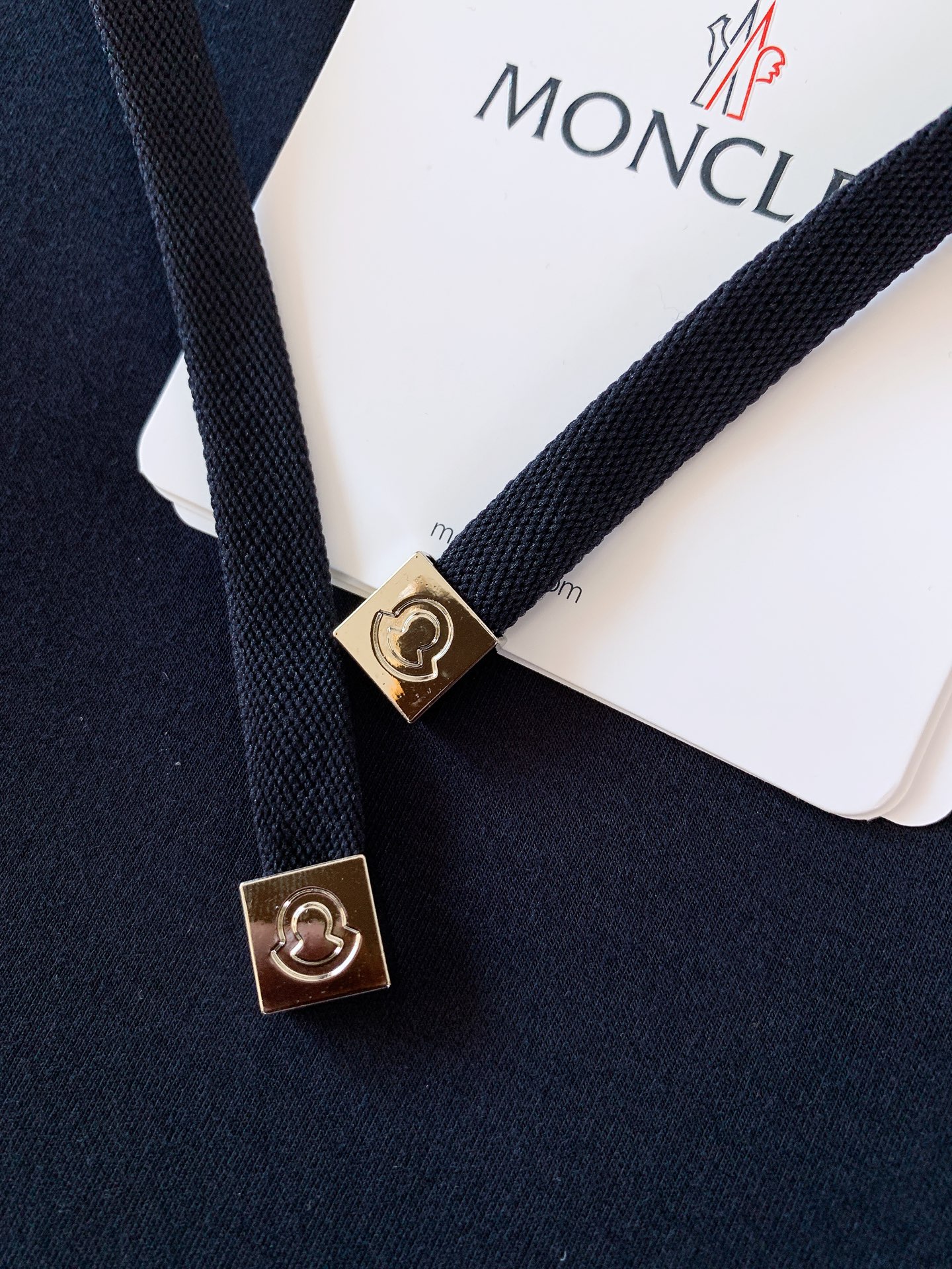 Moncler 蒙口 2026FW早秋新品 纯色太空棉连帽卫衣 高级永不过时的基础款,低调奢感拿捏。 高克重空气层面料, Moncler 蒙口 2026FW早秋新品 纯色太空棉连帽卫衣 高级永不过时的基础款,低调奢感拿捏。 高克重空气层面料,