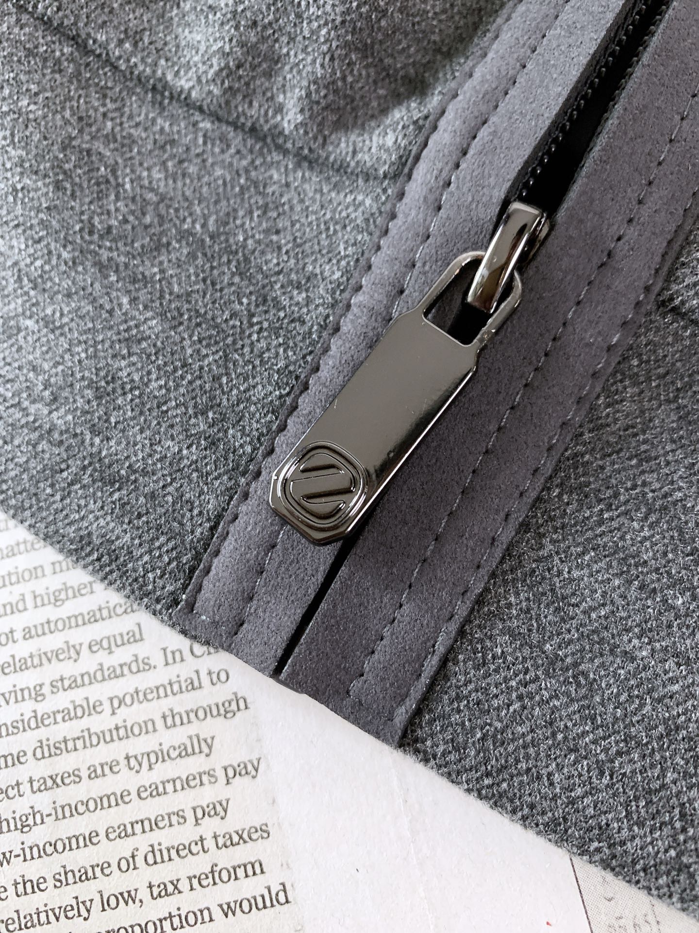 Ermenegildo Zegna 杰尼亚 2026FW早秋新品  翻领羊毛夹克外套🥼甄选高克重羊毛混纺高性能面料，触感