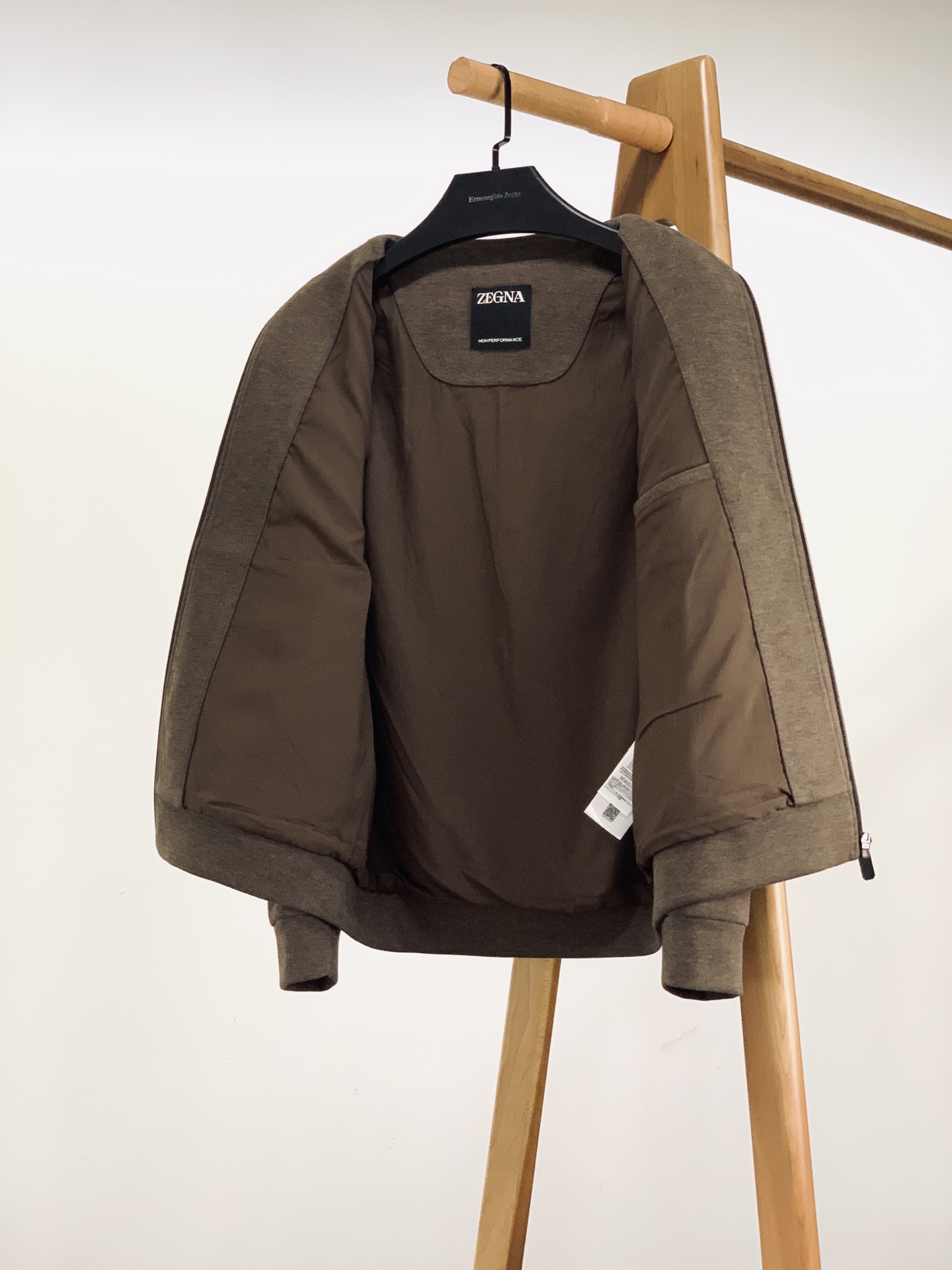 Ermenegildo Zegna 杰尼亚 2026FW早秋新品  翻领羊毛夹克外套🥼甄选高克重羊毛混纺高性能面料，触感