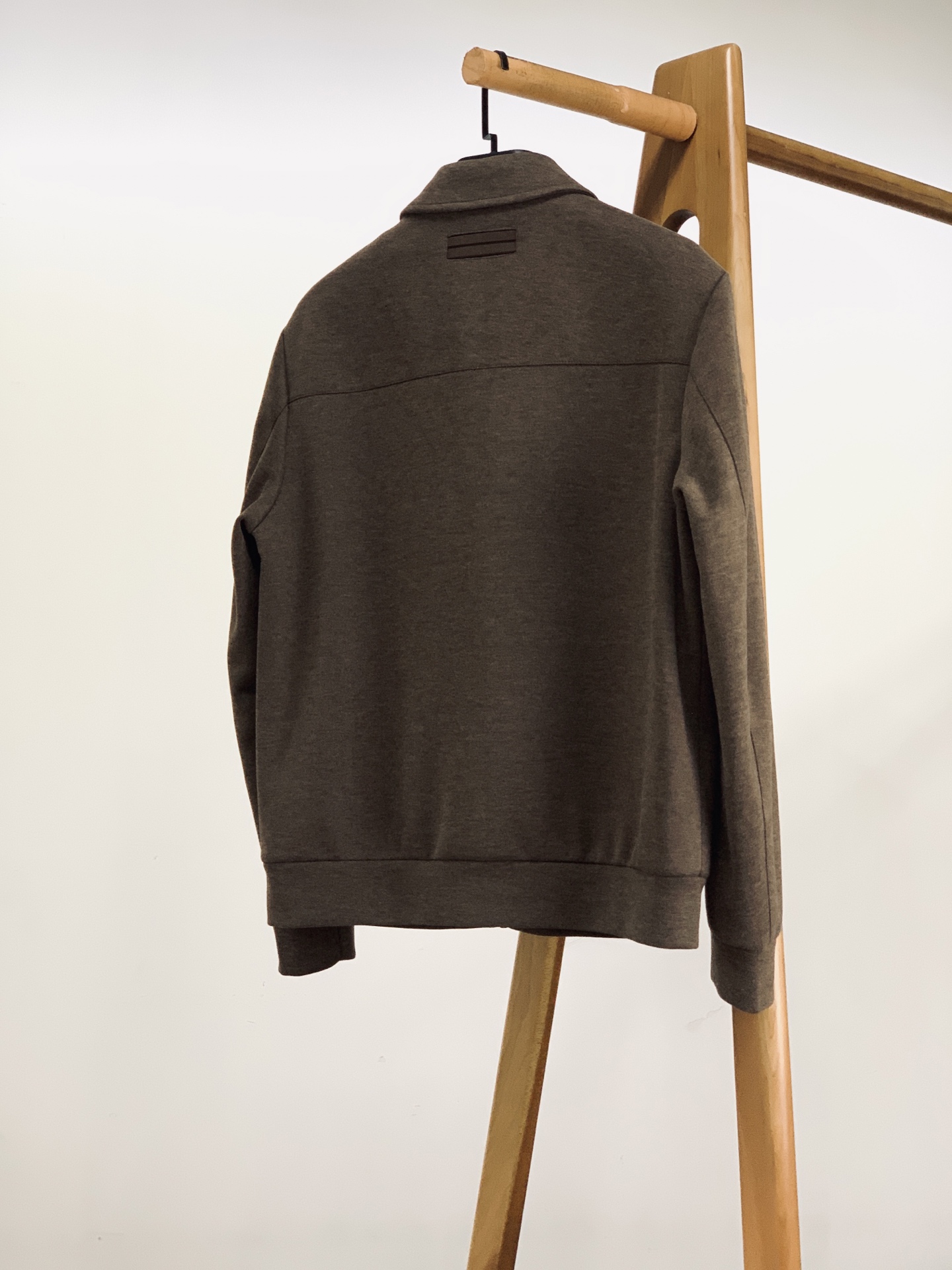 Ermenegildo Zegna 杰尼亚 2026FW早秋新品  翻领羊毛夹克外套🥼甄选高克重羊毛混纺高性能面料，触感