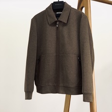 Ermenegildo Zegna 杰尼亚 2026FW早秋新品 翻领羊毛夹克外套🥼甄选高克重羊毛混纺高性能面料,触感 Ermenegildo Zegna 杰尼亚 2026FW早秋新品 翻领羊毛夹克外套🥼甄选高克重羊毛混纺高性能面料,触感