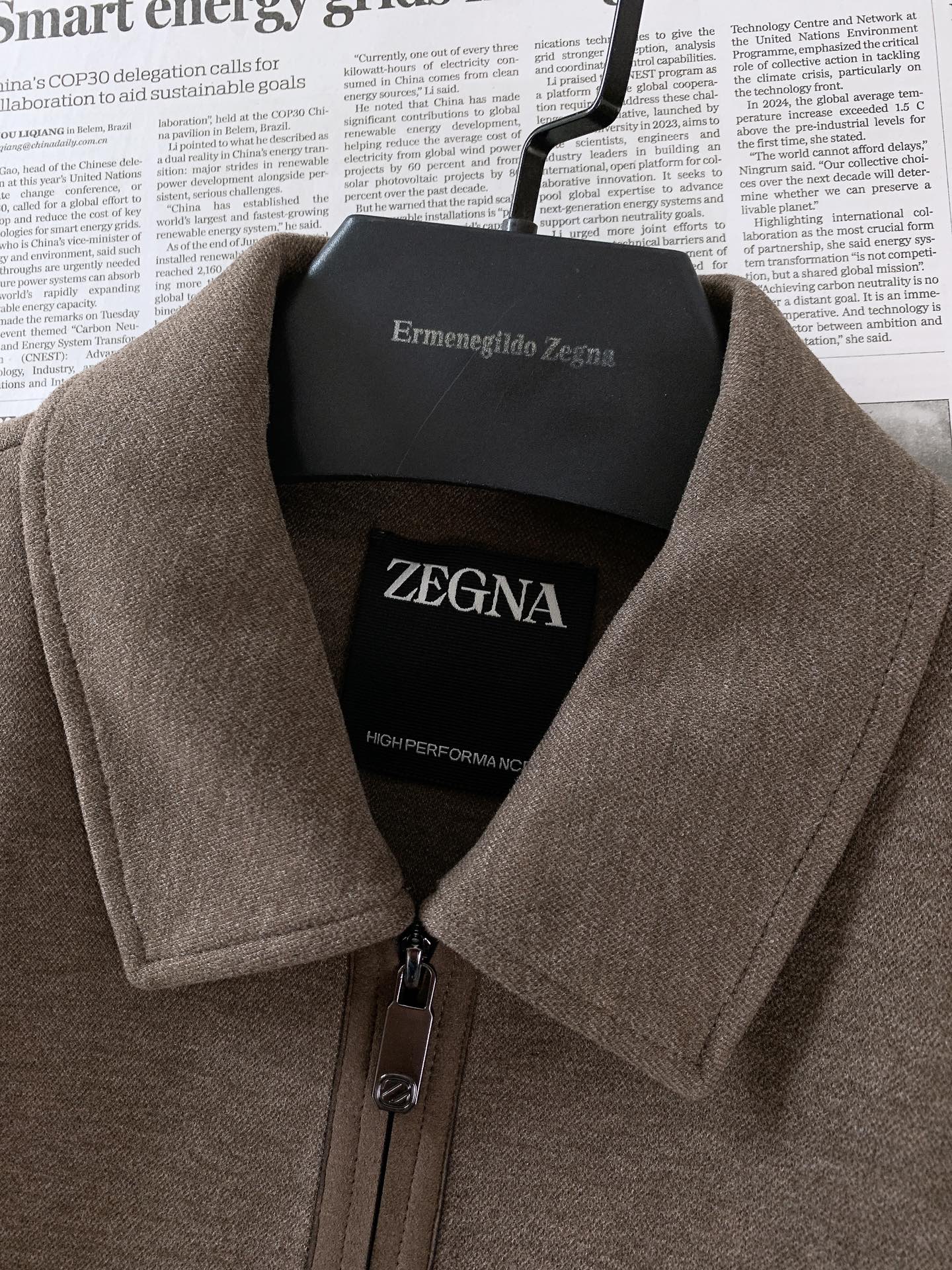 Ermenegildo Zegna 杰尼亚 2026FW早秋新品  翻领羊毛夹克外套🥼甄选高克重羊毛混纺高性能面料，触感