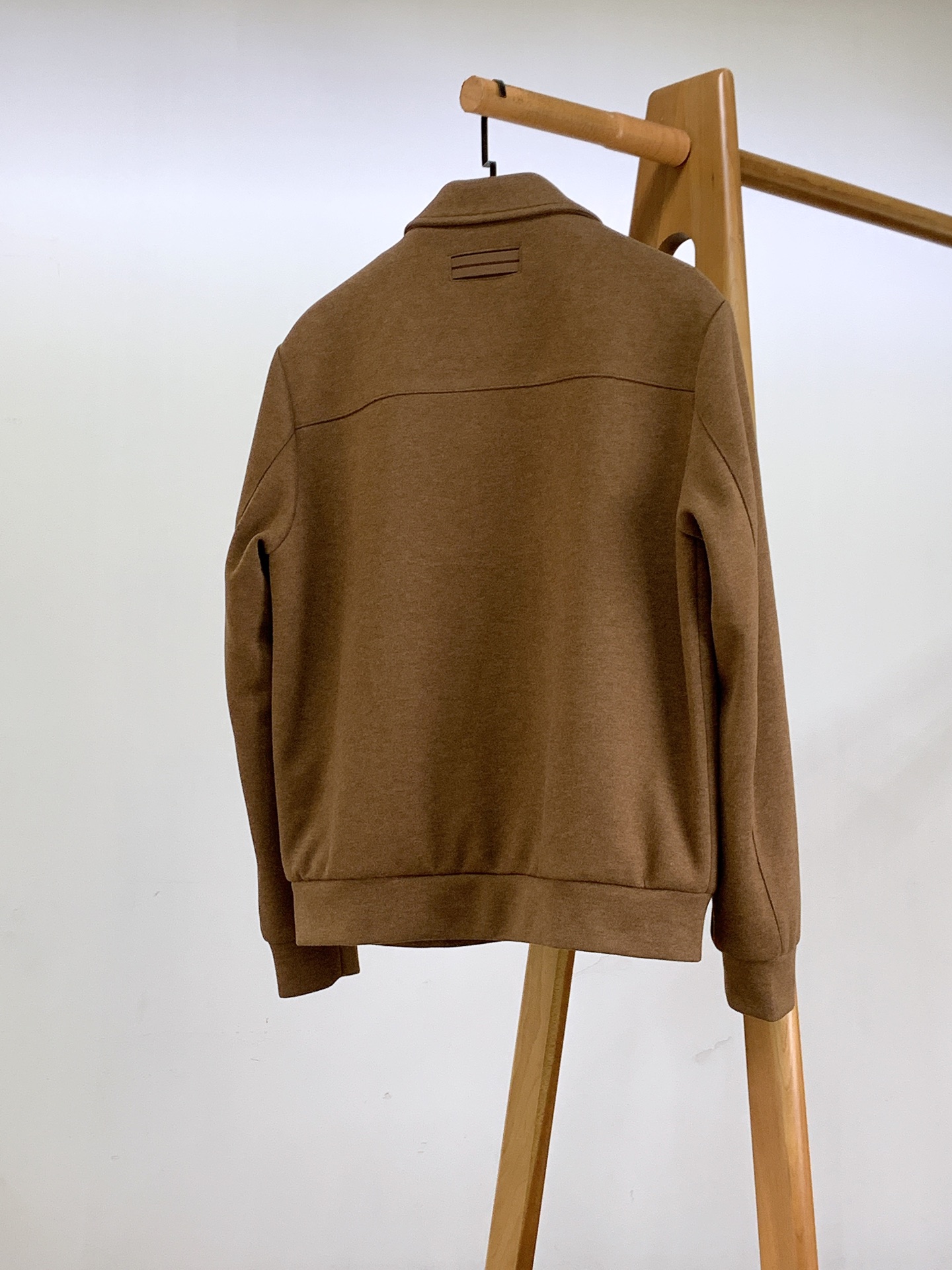 Ermenegildo Zegna 杰尼亚 2026FW早秋新品  翻领羊毛夹克外套🥼甄选高克重羊毛混纺高性能面料，触感