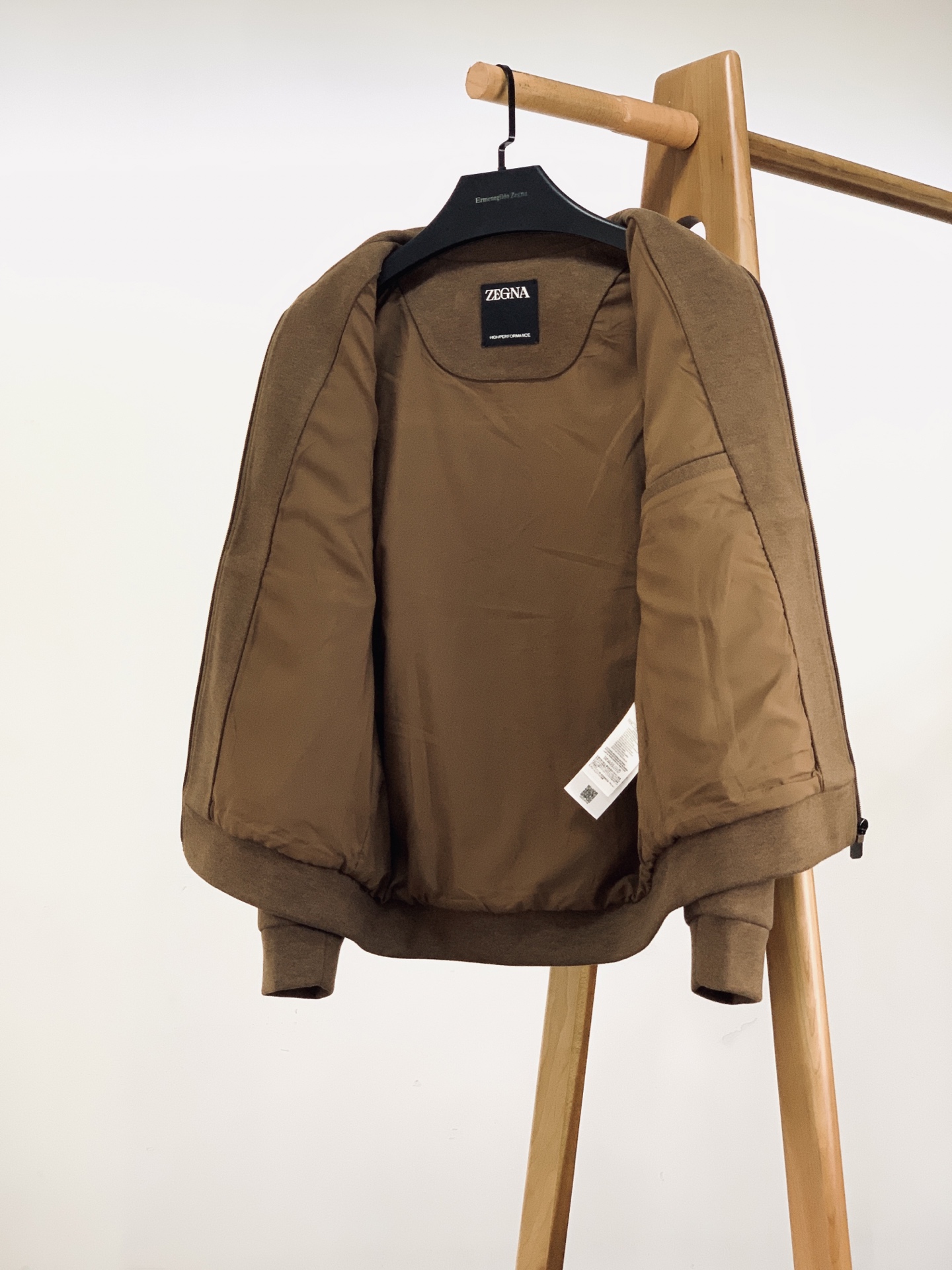 Ermenegildo Zegna 杰尼亚 2026FW早秋新品  翻领羊毛夹克外套🥼甄选高克重羊毛混纺高性能面料，触感