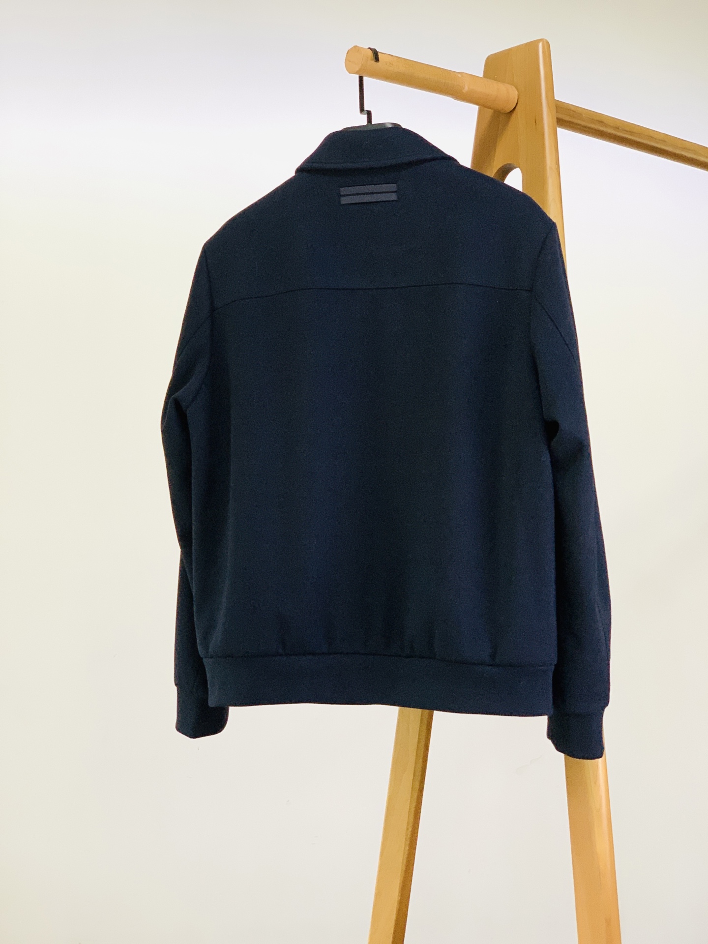 Ermenegildo Zegna 杰尼亚 2026FW早秋新品  翻领羊毛夹克外套🥼甄选高克重羊毛混纺高性能面料，触感
